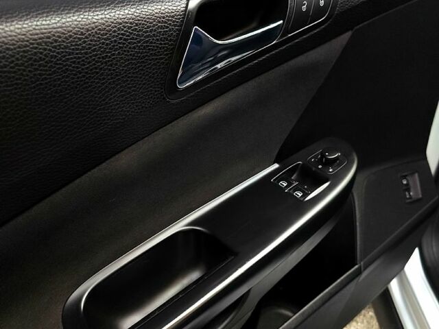 Сірий Фольксваген Пассат, об'ємом двигуна 1.6 л та пробігом 222 тис. км за 5000 $, фото 7 на Automoto.ua