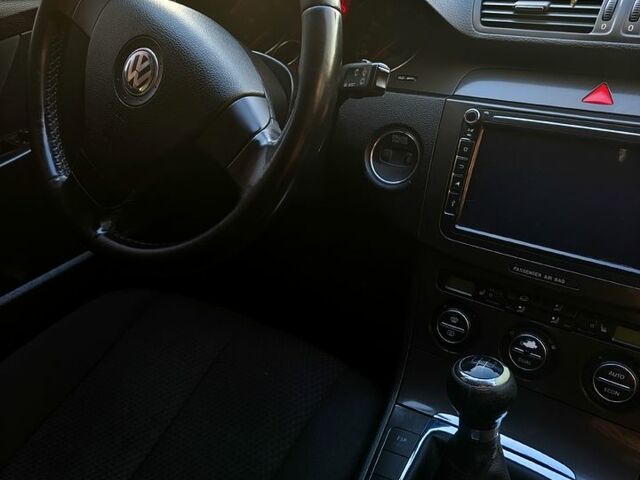 Сірий Фольксваген Пассат, об'ємом двигуна 1.6 л та пробігом 222 тис. км за 5000 $, фото 4 на Automoto.ua