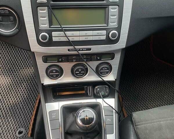 Серый Фольксваген Пассат, объемом двигателя 1.6 л и пробегом 258 тыс. км за 6500 $, фото 32 на Automoto.ua