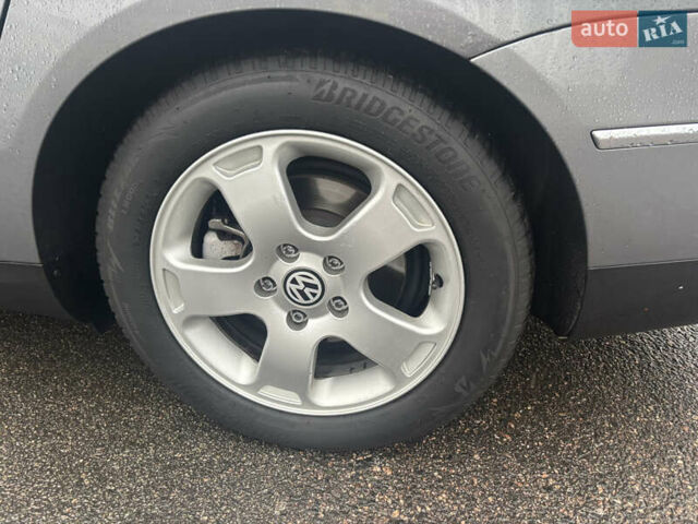 Серый Фольксваген Пассат, объемом двигателя 2 л и пробегом 230 тыс. км за 7500 $, фото 5 на Automoto.ua