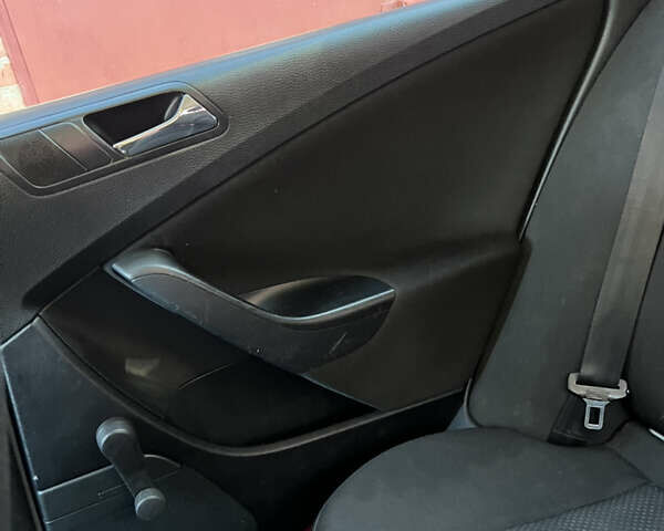 Сірий Фольксваген Пассат, об'ємом двигуна 1.6 л та пробігом 272 тис. км за 5500 $, фото 29 на Automoto.ua