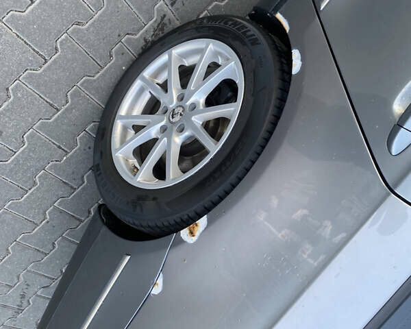 Серый Фольксваген Пассат, объемом двигателя 2 л и пробегом 245 тыс. км за 5600 $, фото 8 на Automoto.ua