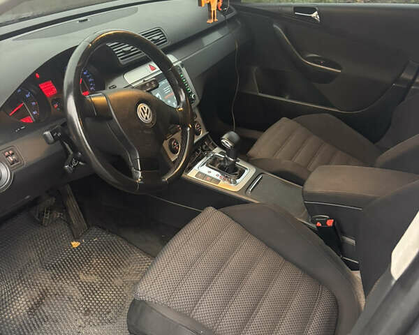 Серый Фольксваген Пассат, объемом двигателя 2 л и пробегом 230 тыс. км за 7500 $, фото 6 на Automoto.ua