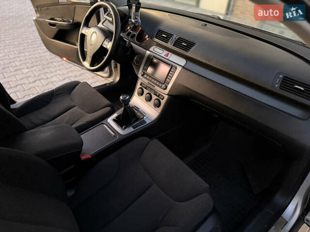 Серый Фольксваген Пассат, объемом двигателя 2 л и пробегом 340 тыс. км за 5500 $, фото 18 на Automoto.ua