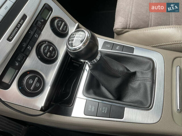 Серый Фольксваген Пассат, объемом двигателя 1.98 л и пробегом 201 тыс. км за 7300 $, фото 13 на Automoto.ua