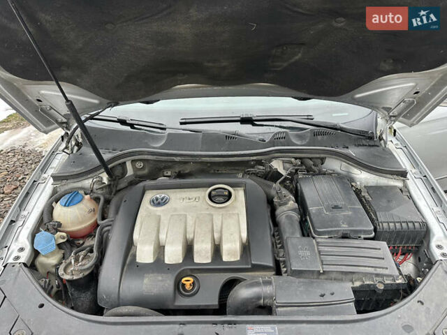 Серый Фольксваген Пассат, объемом двигателя 1.9 л и пробегом 348 тыс. км за 4400 $, фото 30 на Automoto.ua