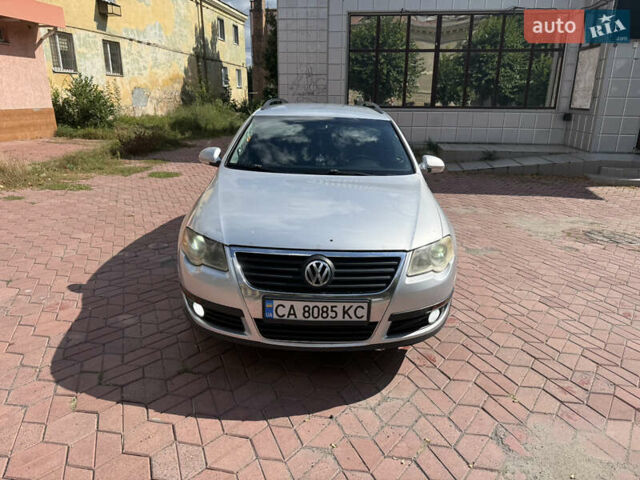 Серый Фольксваген Пассат, объемом двигателя 1.97 л и пробегом 300 тыс. км за 4650 $, фото 4 на Automoto.ua
