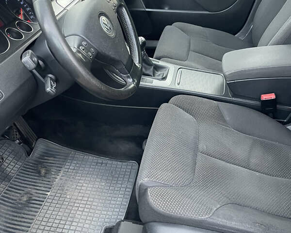 Сірий Фольксваген Пассат, об'ємом двигуна 1.98 л та пробігом 301 тис. км за 5450 $, фото 31 на Automoto.ua