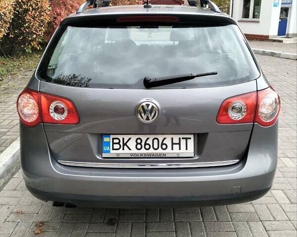 Серый Фольксваген Пассат, объемом двигателя 1.97 л и пробегом 289 тыс. км за 6700 $, фото 6 на Automoto.ua