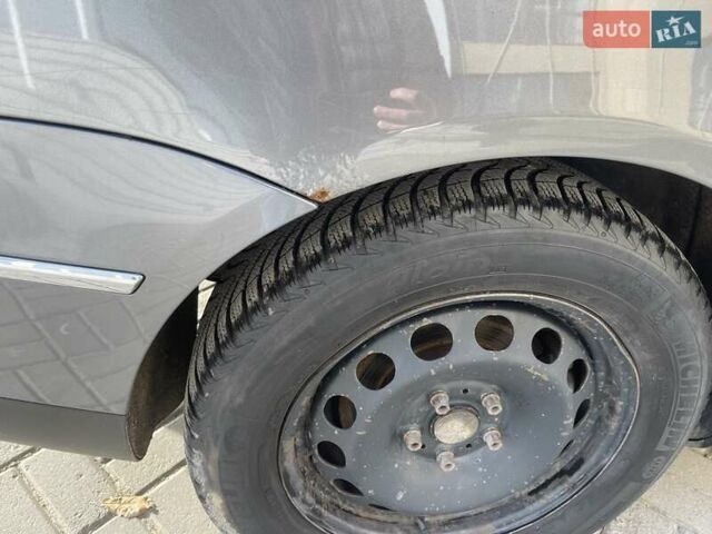 Серый Фольксваген Пассат, объемом двигателя 1.6 л и пробегом 238 тыс. км за 5200 $, фото 22 на Automoto.ua