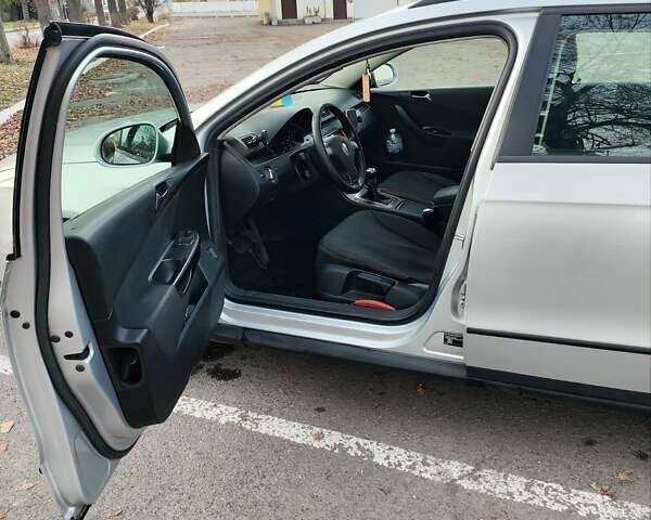 Серый Фольксваген Пассат, объемом двигателя 1.6 л и пробегом 278 тыс. км за 6500 $, фото 11 на Automoto.ua