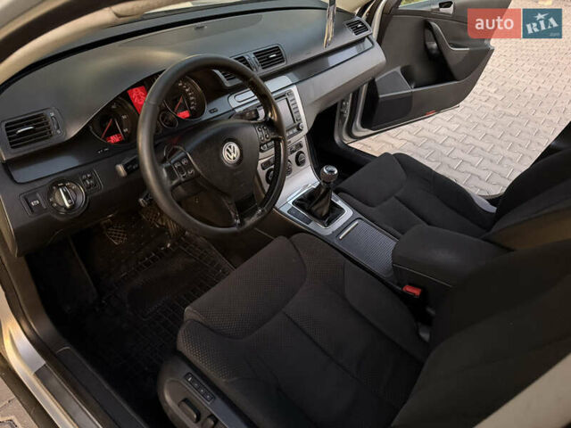 Серый Фольксваген Пассат, объемом двигателя 2 л и пробегом 340 тыс. км за 5500 $, фото 16 на Automoto.ua