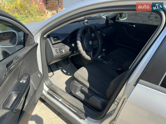 Сірий Фольксваген Пассат, об'ємом двигуна 1.6 л та пробігом 272 тис. км за 5500 $, фото 25 на Automoto.ua