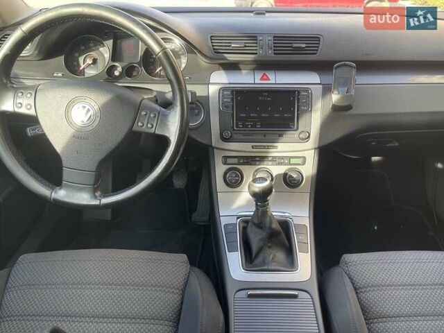 Серый Фольксваген Пассат, объемом двигателя 1.6 л и пробегом 238 тыс. км за 5200 $, фото 13 на Automoto.ua