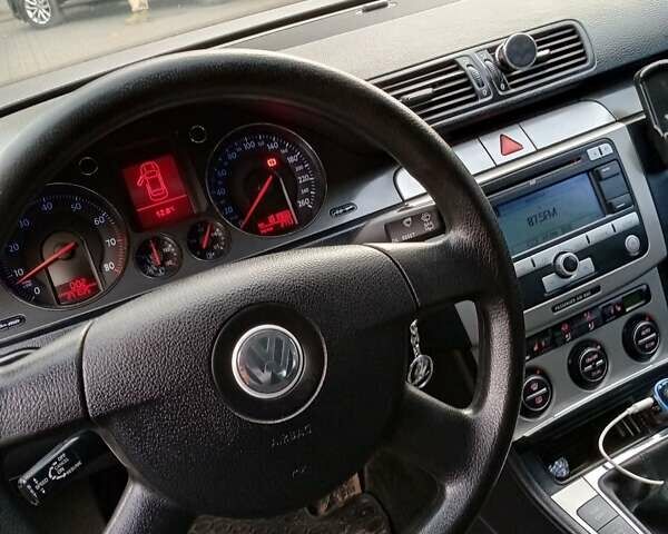 Серый Фольксваген Пассат, объемом двигателя 1.98 л и пробегом 240 тыс. км за 5800 $, фото 9 на Automoto.ua