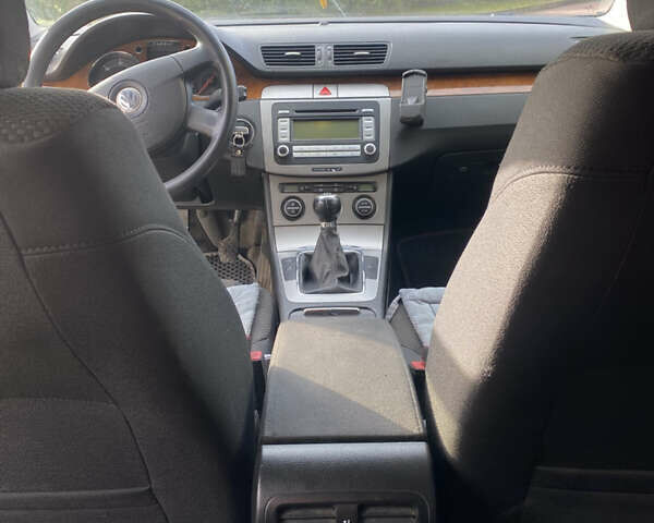 Серый Фольксваген Пассат, объемом двигателя 1.97 л и пробегом 350 тыс. км за 5600 $, фото 20 на Automoto.ua