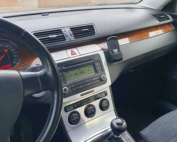 Сірий Фольксваген Пассат, об'ємом двигуна 1.6 л та пробігом 212 тис. км за 5900 $, фото 37 на Automoto.ua