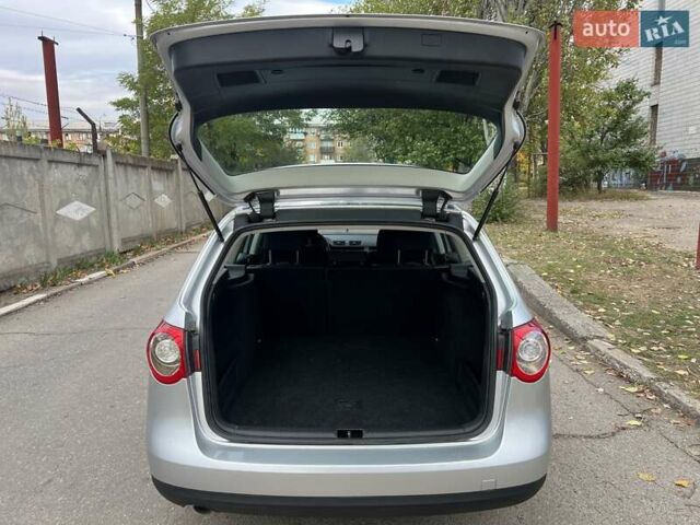 Серый Фольксваген Пассат, объемом двигателя 1.6 л и пробегом 235 тыс. км за 4750 $, фото 4 на Automoto.ua