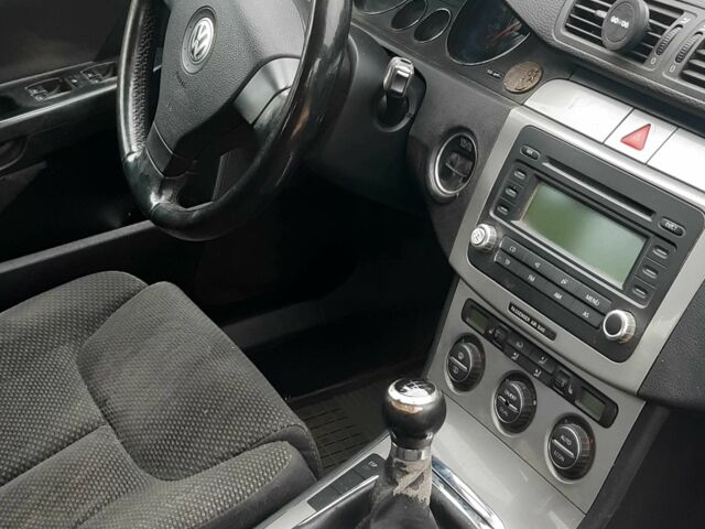 Сірий Фольксваген Пассат, об'ємом двигуна 2 л та пробігом 265 тис. км за 4500 $, фото 5 на Automoto.ua