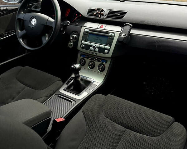 Серый Фольксваген Пассат, объемом двигателя 1.98 л и пробегом 251 тыс. км за 5650 $, фото 25 на Automoto.ua