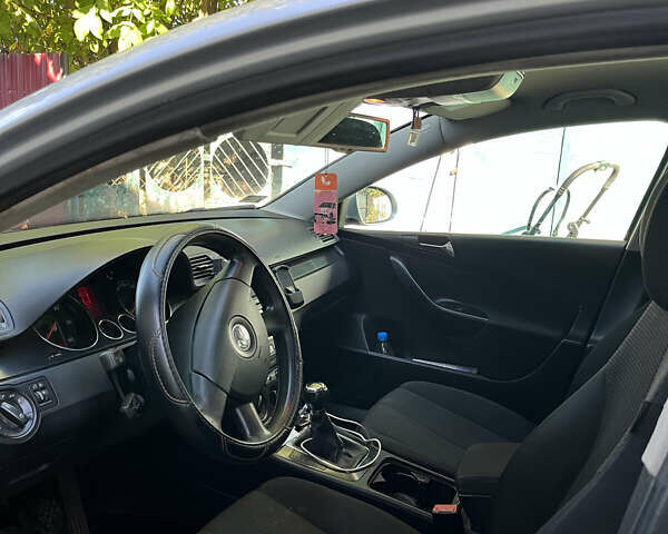 Сірий Фольксваген Пассат, об'ємом двигуна 1.9 л та пробігом 323 тис. км за 5200 $, фото 9 на Automoto.ua