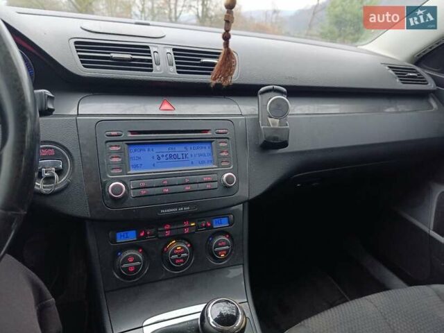 Серый Фольксваген Пассат, объемом двигателя 1.6 л и пробегом 332 тыс. км за 5700 $, фото 28 на Automoto.ua