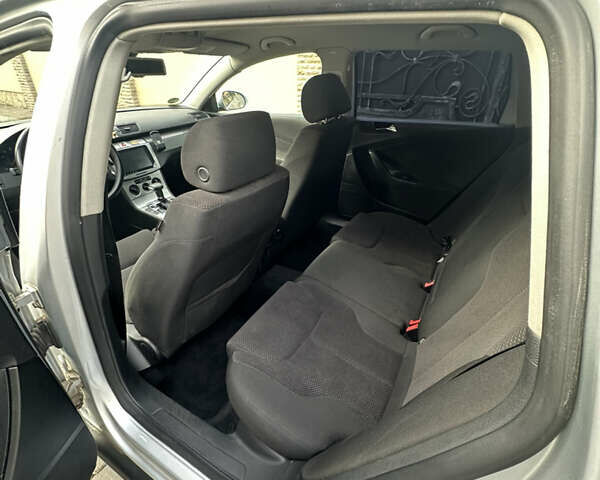 Сірий Фольксваген Пассат, об'ємом двигуна 1.6 л та пробігом 300 тис. км за 5900 $, фото 12 на Automoto.ua