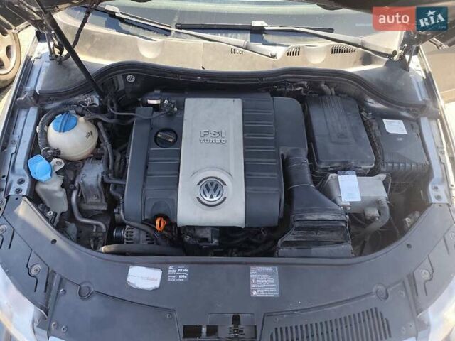 Серый Фольксваген Пассат, объемом двигателя 2 л и пробегом 300 тыс. км за 5200 $, фото 2 на Automoto.ua