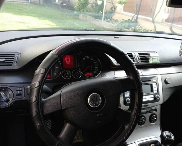 Серый Фольксваген Пассат, объемом двигателя 1.97 л и пробегом 250 тыс. км за 6600 $, фото 4 на Automoto.ua