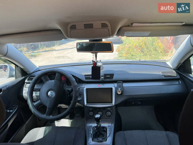 Сірий Фольксваген Пассат, об'ємом двигуна 1.6 л та пробігом 272 тис. км за 5500 $, фото 17 на Automoto.ua