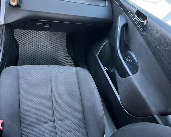 Сірий Фольксваген Пассат, об'ємом двигуна 1.6 л та пробігом 272 тис. км за 5500 $, фото 14 на Automoto.ua