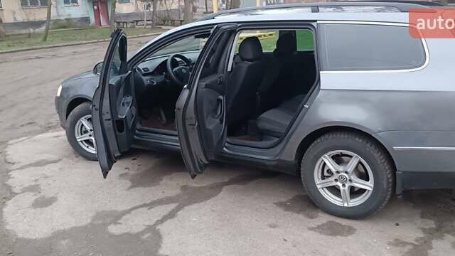 Серый Фольксваген Пассат, объемом двигателя 2 л и пробегом 335 тыс. км за 6000 $, фото 5 на Automoto.ua