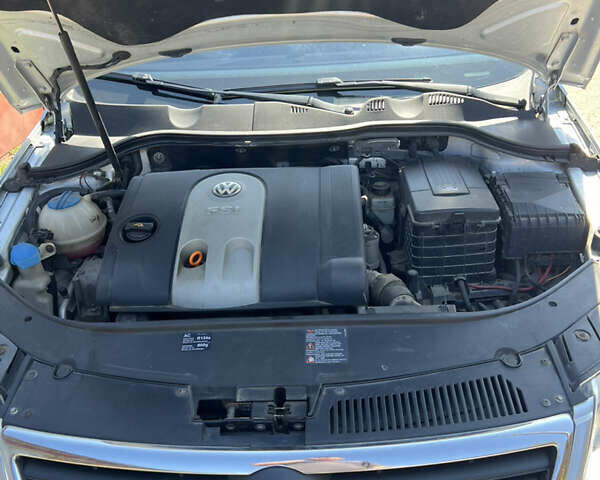 Сірий Фольксваген Пассат, об'ємом двигуна 1.6 л та пробігом 272 тис. км за 5500 $, фото 21 на Automoto.ua