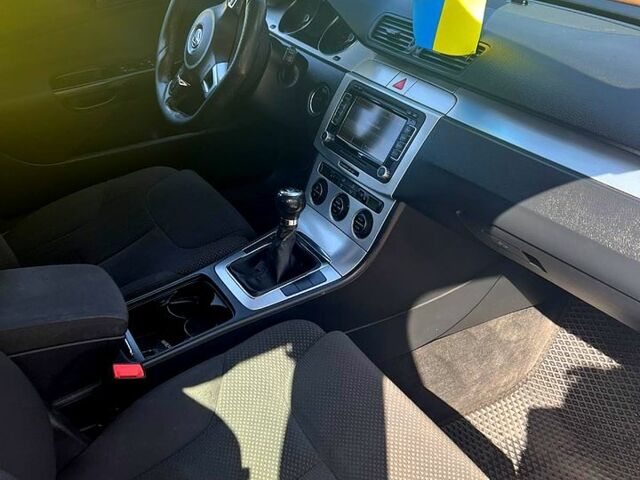 Серый Фольксваген Пассат, объемом двигателя 2 л и пробегом 380 тыс. км за 6700 $, фото 1 на Automoto.ua