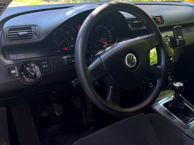 Сірий Фольксваген Пассат, об'ємом двигуна 1.9 л та пробігом 280 тис. км за 2800 $, фото 7 на Automoto.ua