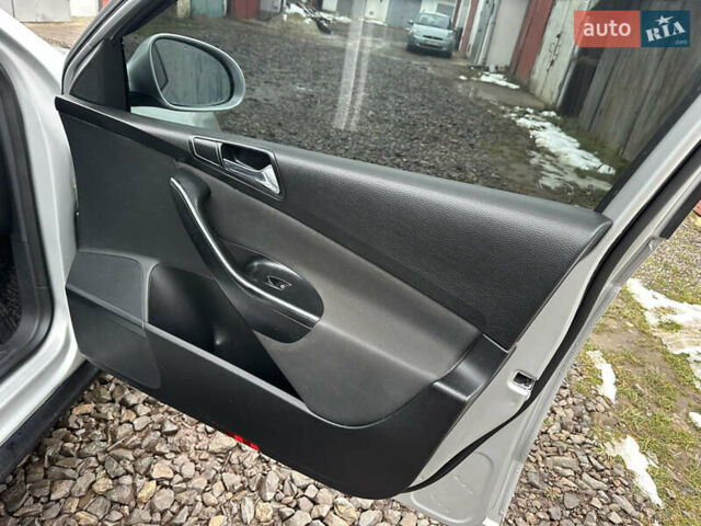 Серый Фольксваген Пассат, объемом двигателя 1.9 л и пробегом 348 тыс. км за 4400 $, фото 29 на Automoto.ua