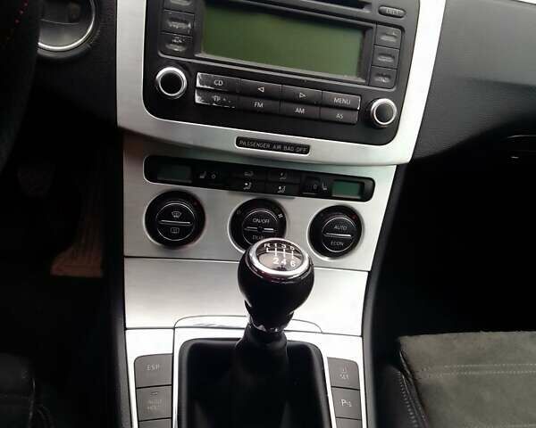 Сірий Фольксваген Пассат, об'ємом двигуна 2 л та пробігом 330 тис. км за 6300 $, фото 21 на Automoto.ua