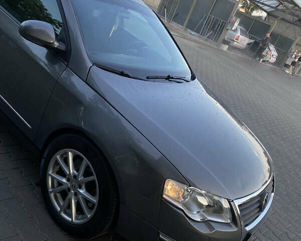 Серый Фольксваген Пассат, объемом двигателя 2 л и пробегом 245 тыс. км за 5600 $, фото 2 на Automoto.ua