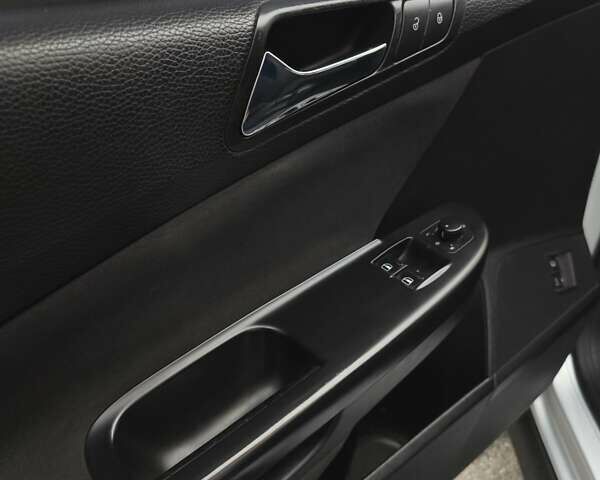 Сірий Фольксваген Пассат, об'ємом двигуна 1.6 л та пробігом 222 тис. км за 5000 $, фото 3 на Automoto.ua