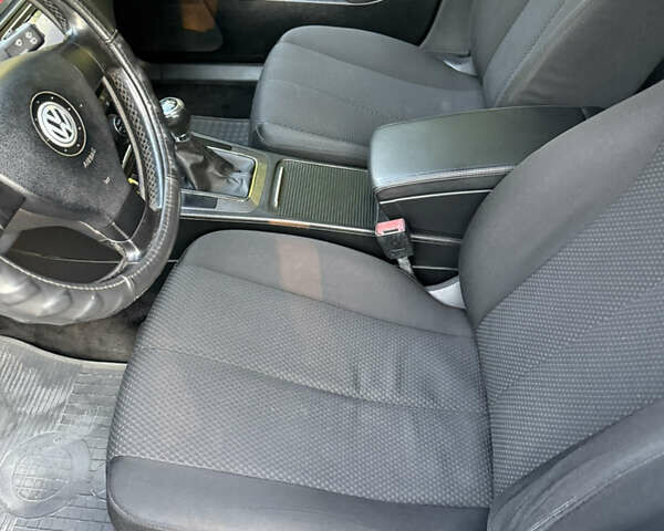 Сірий Фольксваген Пассат, об'ємом двигуна 1.6 л та пробігом 286 тис. км за 4950 $, фото 15 на Automoto.ua