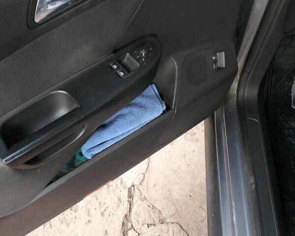 Серый Фольксваген Пассат, объемом двигателя 1.97 л и пробегом 289 тыс. км за 6700 $, фото 10 на Automoto.ua