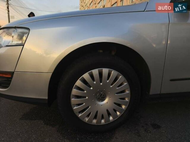 Сірий Фольксваген Пассат, об'ємом двигуна 1.6 л та пробігом 222 тис. км за 5000 $, фото 17 на Automoto.ua