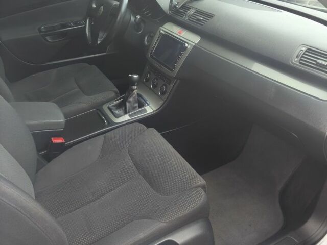 Серый Фольксваген Пассат, объемом двигателя 2 л и пробегом 265 тыс. км за 5500 $, фото 13 на Automoto.ua