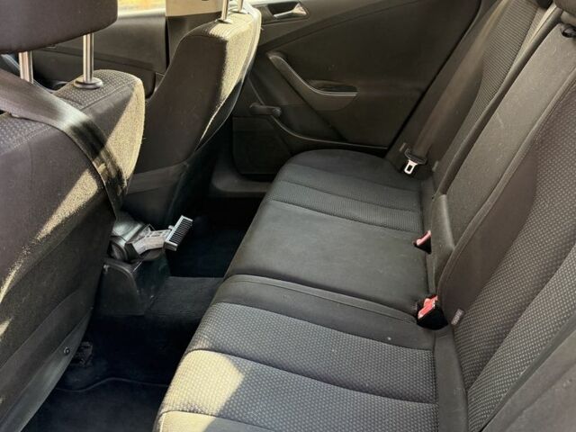 Сірий Фольксваген Пассат, об'ємом двигуна 2 л та пробігом 300 тис. км за 2800 $, фото 16 на Automoto.ua