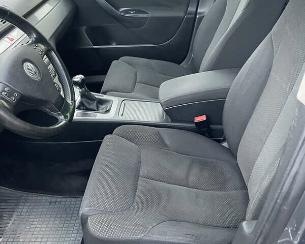 Сірий Фольксваген Пассат, об'ємом двигуна 1.98 л та пробігом 301 тис. км за 5450 $, фото 36 на Automoto.ua