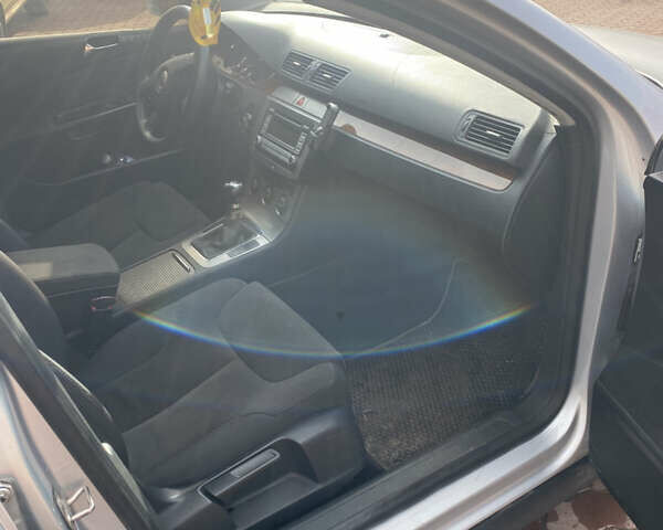 Серый Фольксваген Пассат, объемом двигателя 1.97 л и пробегом 350 тыс. км за 5600 $, фото 12 на Automoto.ua