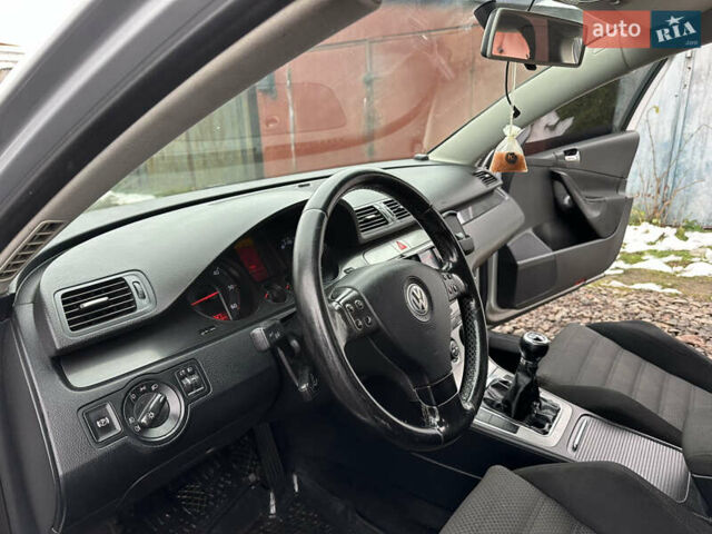 Серый Фольксваген Пассат, объемом двигателя 1.9 л и пробегом 348 тыс. км за 4400 $, фото 26 на Automoto.ua