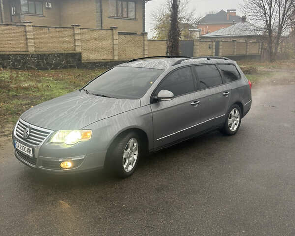 Серый Фольксваген Пассат, объемом двигателя 2 л и пробегом 230 тыс. км за 7500 $, фото 2 на Automoto.ua