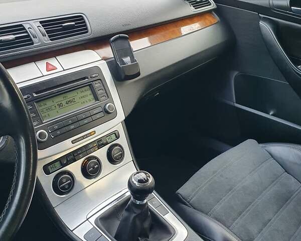 Сірий Фольксваген Пассат, об'ємом двигуна 1.6 л та пробігом 212 тис. км за 5900 $, фото 38 на Automoto.ua