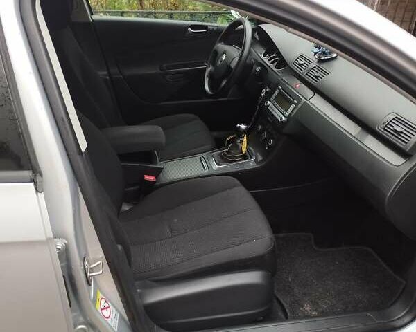 Серый Фольксваген Пассат, объемом двигателя 1.6 л и пробегом 243 тыс. км за 7800 $, фото 73 на Automoto.ua